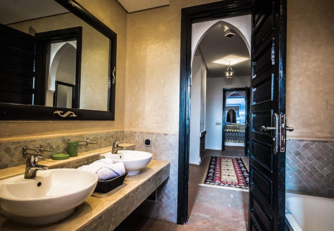 Villa in Marrakech - VILLA DAR JEMA, 24 sleeps, magnificient villa at 15 minutes of Marrakech