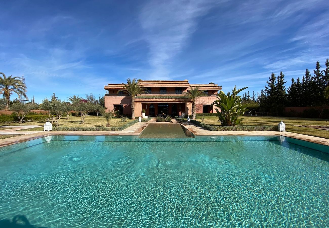 Villa in Marrakech - VILLA DAR JEMA, 24 sleeps, magnificient villa at 15 minutes of Marrakech