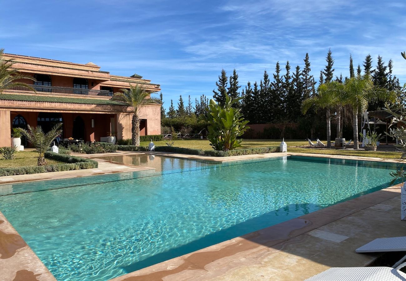 Villa in Marrakech - VILLA DAR JEMA, 24 sleeps, magnificient villa at 15 minutes of Marrakech