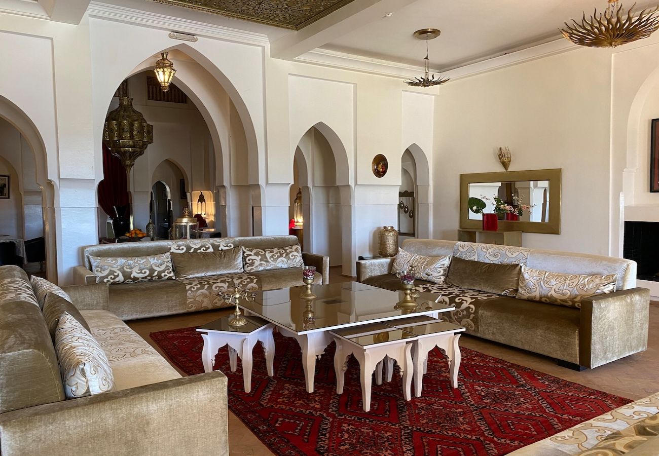 Villa in Marrakech - VILLA DAR JEMA, 24 sleeps, magnificient villa at 15 minutes of Marrakech