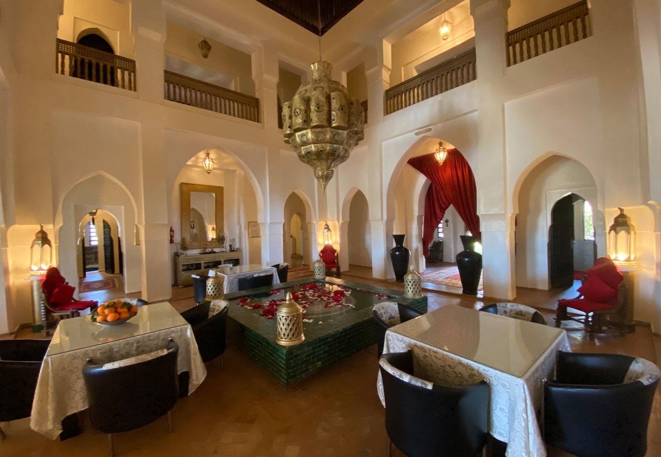 Villa in Marrakech - VILLA DAR JEMA, 24 sleeps, magnificient villa at 15 minutes of Marrakech