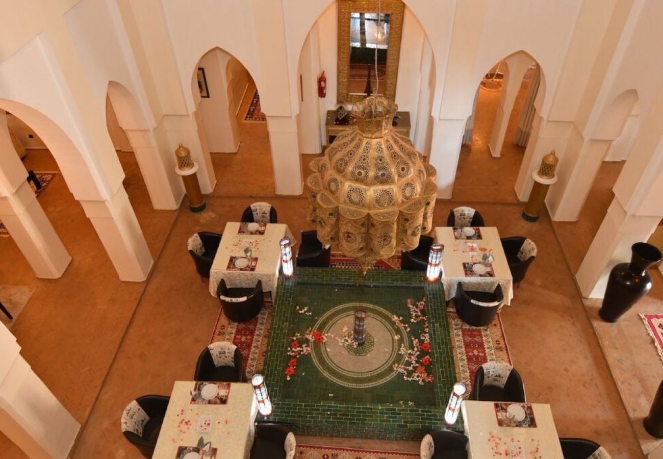 Villa in Marrakech - VILLA DAR JEMA, 24 sleeps, magnificient villa at 15 minutes of Marrakech