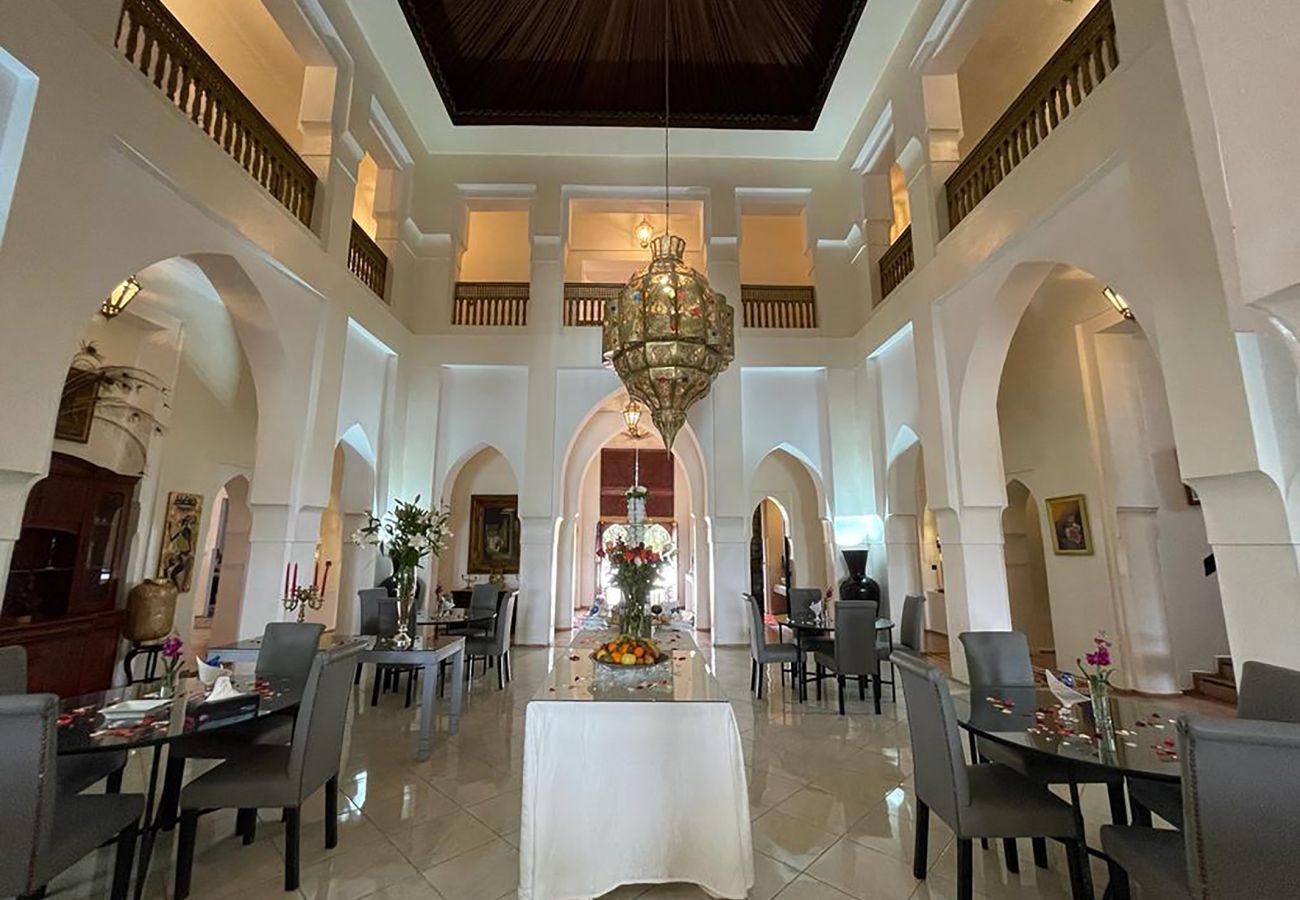 Villa in Marrakech - VILLA DAR JEMA, 24 sleeps, magnificient villa at 15 minutes of Marrakech