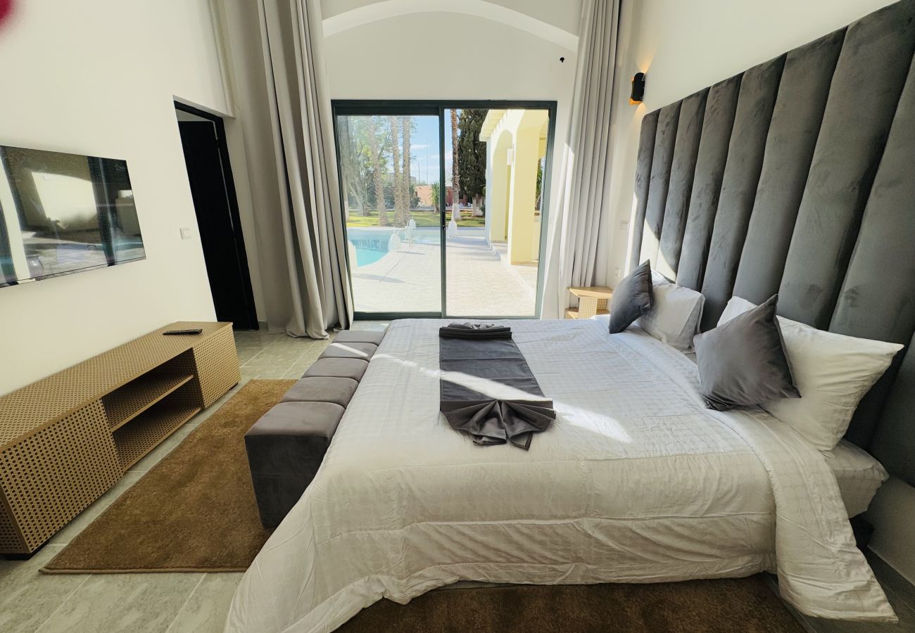 Villa in Marrakech - VILLA LES KASBAHS DE ZARRABA, 5 villas, 64 sleeps, magnificient villa at 15 minutes of Marrakech