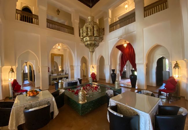 Villa à Marrakech - VILLA DAR JEMA - 24 couchages, Majestueuse Villa d'architecte, à 15 mns du centre de Marrakech Villa à Marrakech - VILLA DAR JEMA - 24 couchages, Majestueuse Villa d'architecte, à 15 mns du centre de Marrakech