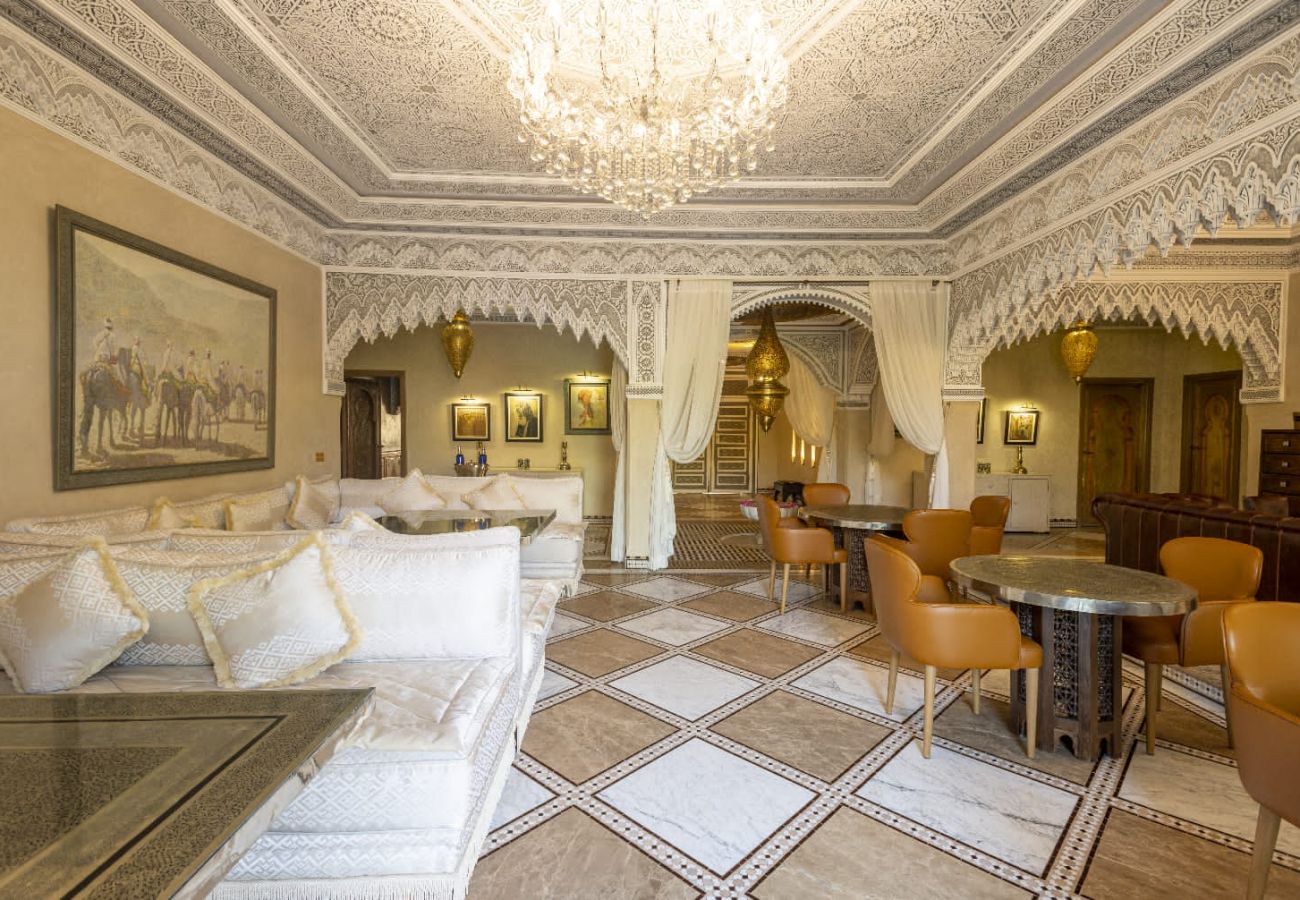 Villa à Marrakech - Dar KALYCA, villa traditionnelle de luxe avec piscine chauffée